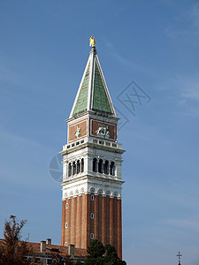 威尼斯圣马克塔建筑学天空景观广场旅游城市大教堂观光建筑游客背景图片