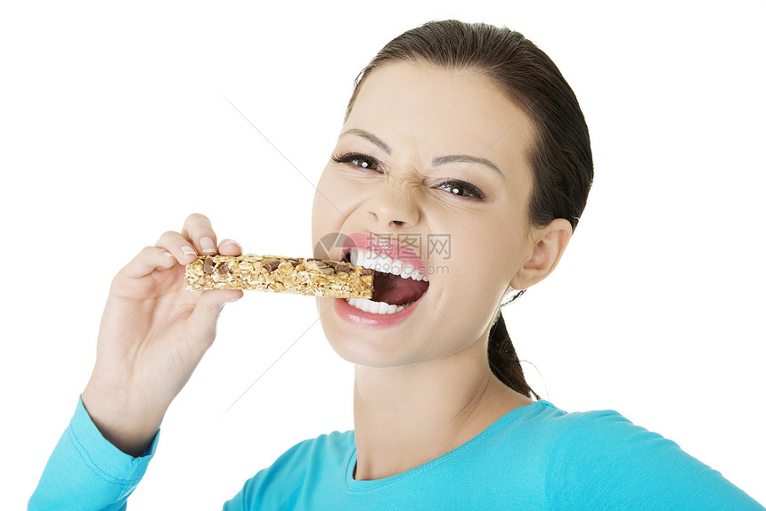 年青妇女吃谷物糖棒小吃饥饿水果谷物粮食小麦燕麦活力饲料女性图片