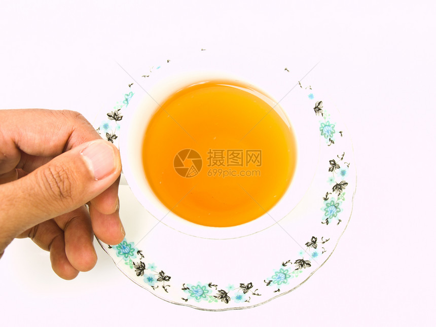 用手握着的茶杯 用花纹 将它与Whit隔离开来时间玻璃饮料盘子棕色白色早餐杯子花朵草本图片