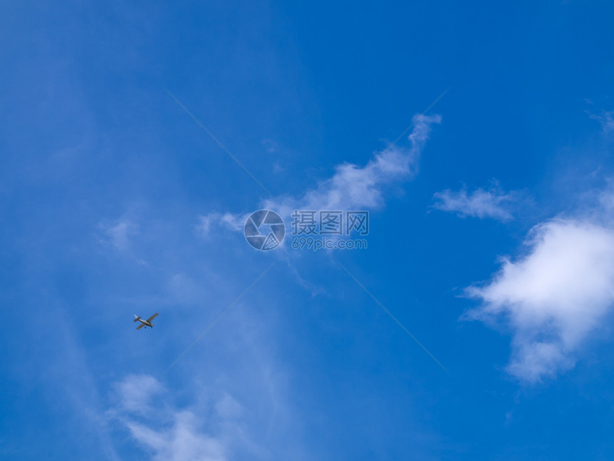 美丽的蓝色天空和白云晴天阳光天堂气象风景白色云景正方形天气气候图片