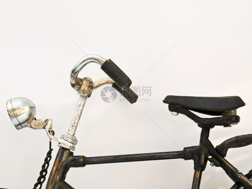 白色背景孤立的钢铁自行车模型Name乐趣环境艺术旅行车辆机械框架古董娱乐篮子图片