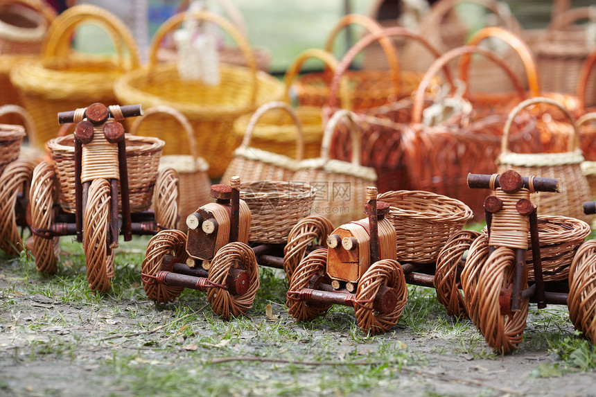 乌克兰人手工制作的乌克兰民族物品艺术品旅行市场木头团体文化古物游客商品纪念品图片