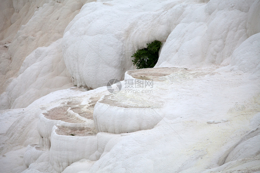 土耳其帕穆卡勒的特雷弗丁池和梯田水池瀑布石灰石青色地质学矿物岩石洗澡蓝色碳酸盐图片