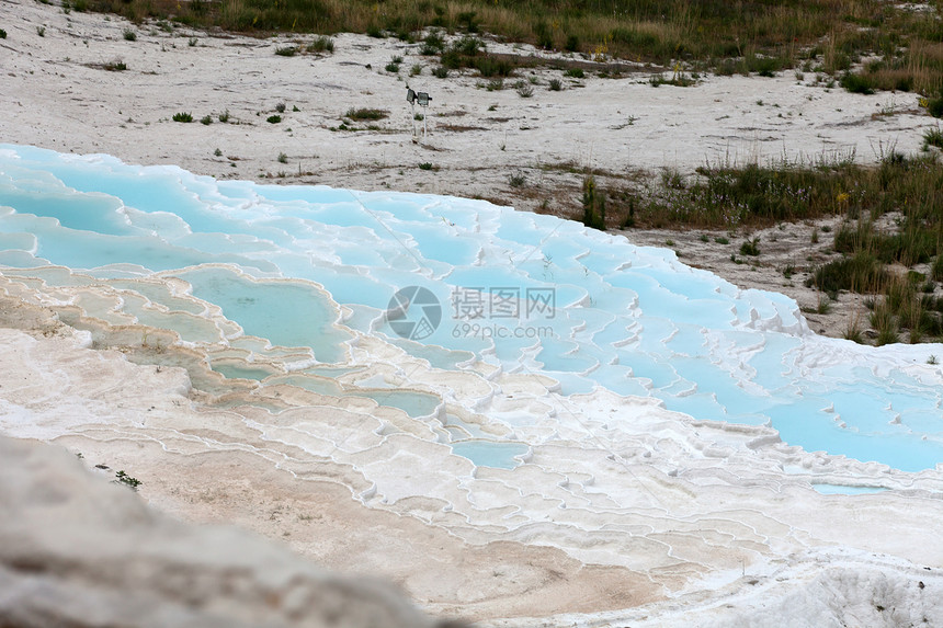 土耳其帕穆卡勒的特雷弗丁池和梯田盆地编队石灰华石灰石地质学矿物旅游温泉地标岩石图片