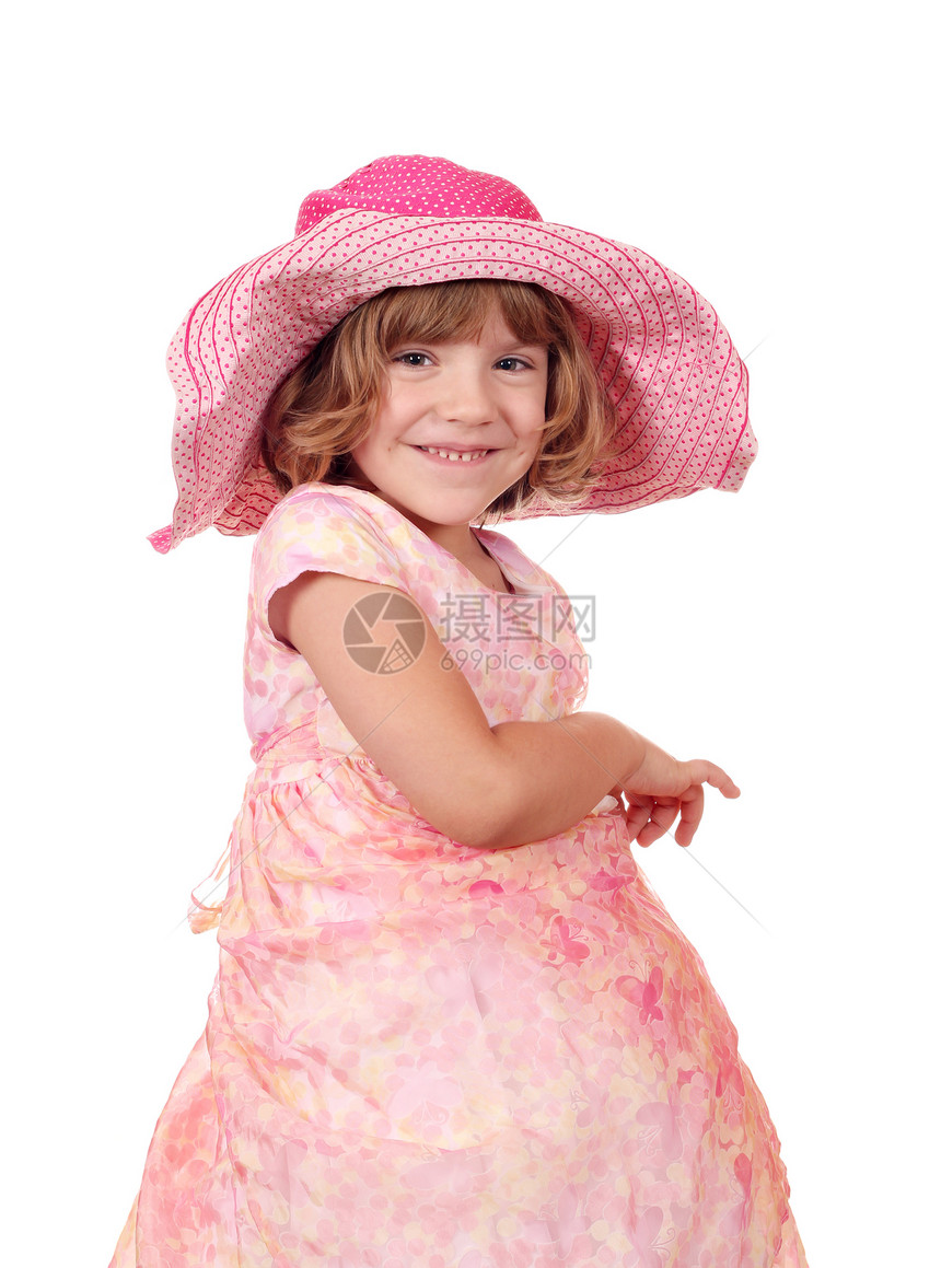 带着大帽子肖像的快乐小女孩图片