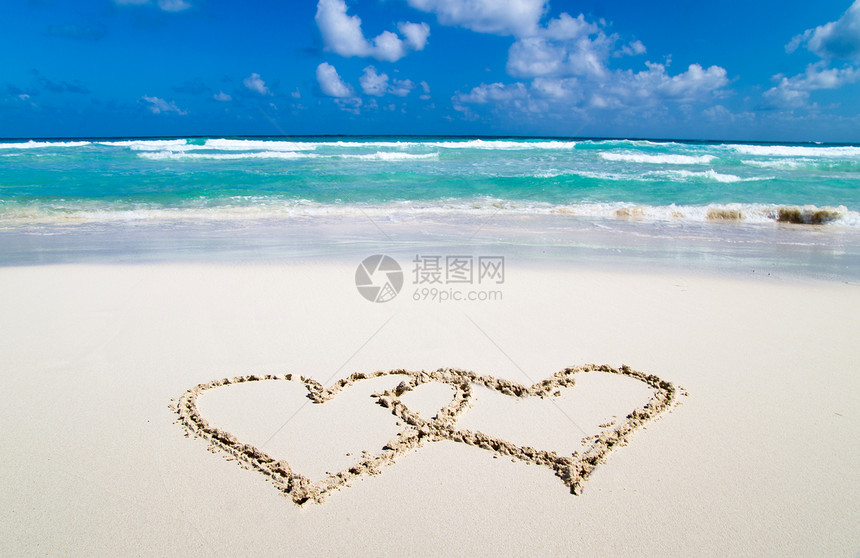 心在沙中牵扯假期季节海洋冲浪海滩蓝色海岸绘画想像力阳光图片