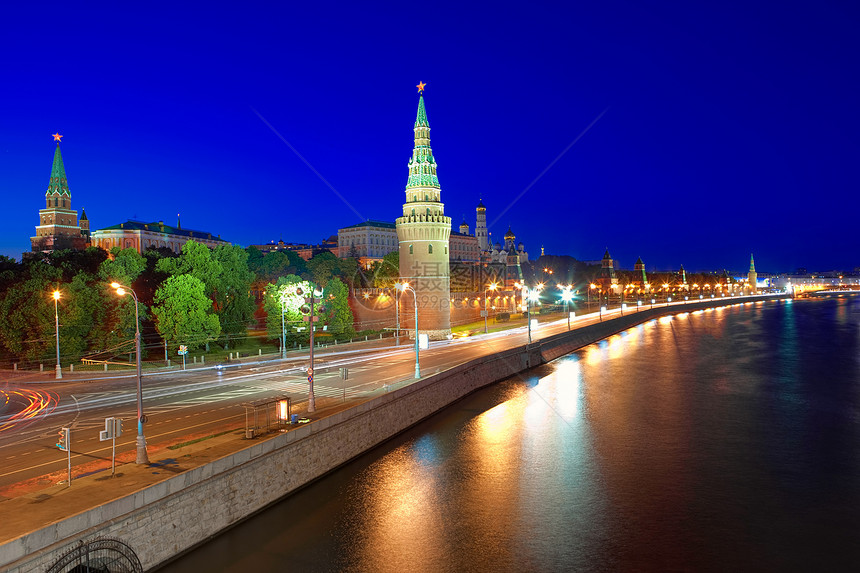 莫斯科克里姆林宫和克里姆林宫银行在晚上旅游建筑物中心历史场景国家城市天空文化旅行图片