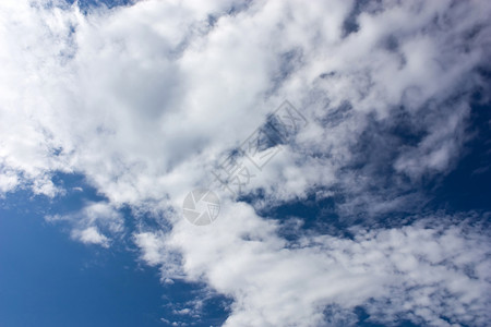 蓝天空和乌云空气天空蓝色白色背景图片