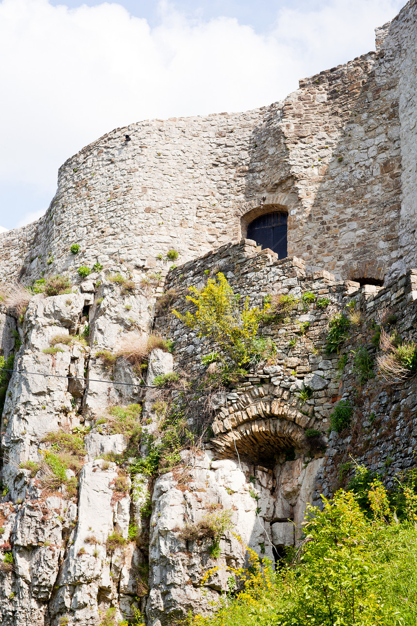 圣塞维洛城堡文化遗产堡垒建筑旅游石头墙壁废墟古堡垒图片