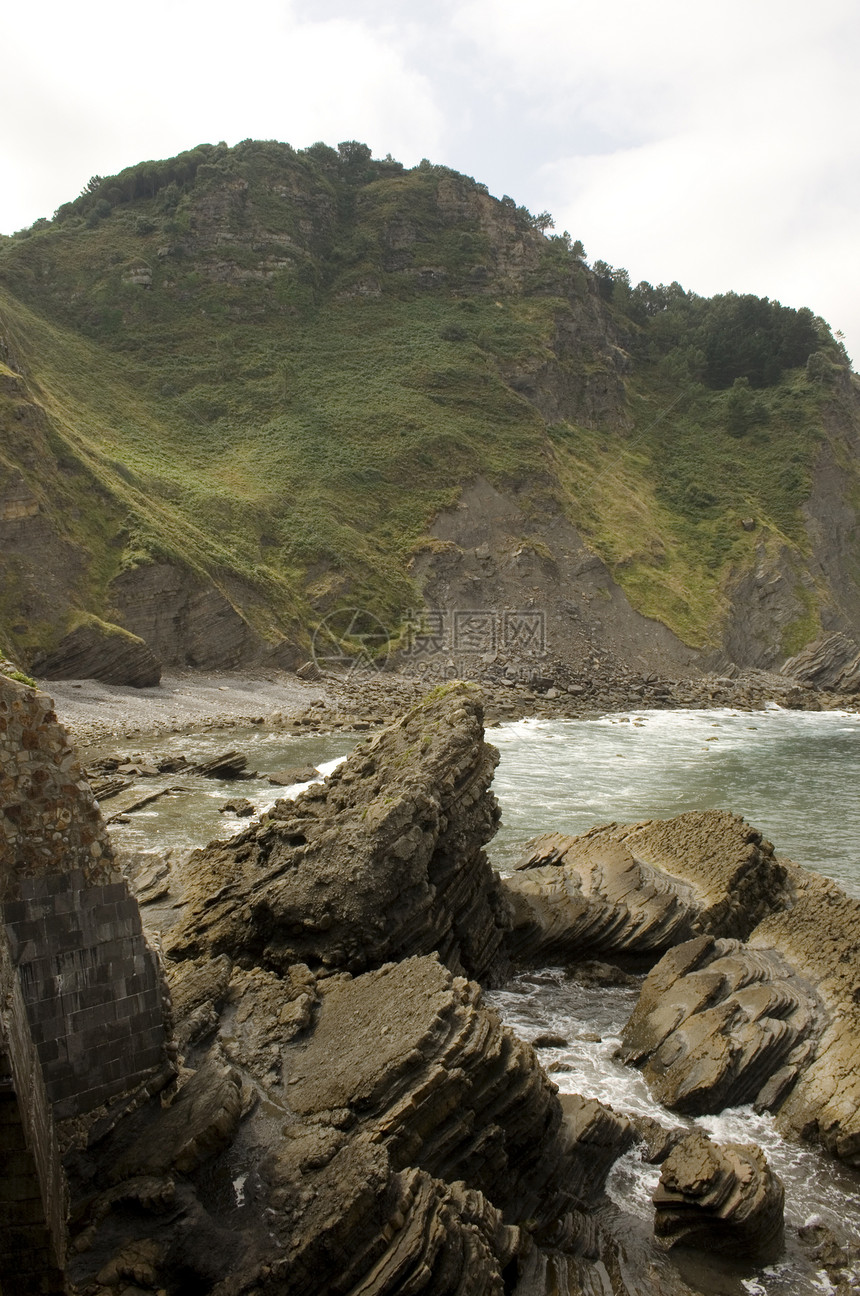 圣胡安德加兹特鲁加特海滩海洋隐士港口悬崖海岸线岩石海岸支撑石头图片