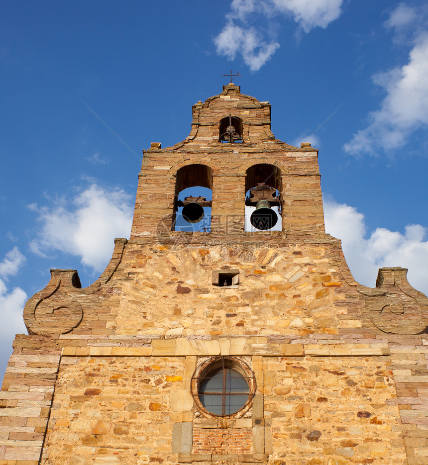 贝尔塔天空教会建筑学城市宗教蓝色历史历史性建筑钟楼图片