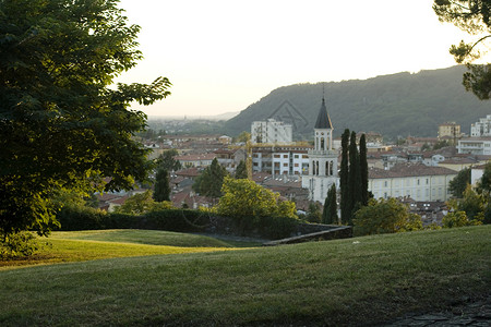 戈里齐亚城堡公园花园叶子树叶树木植物植被城堡高清图片
