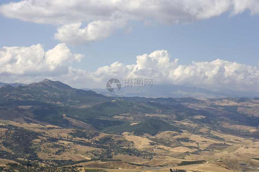 恩纳农村土地爬坡国家居民田园全景乡村风光图片