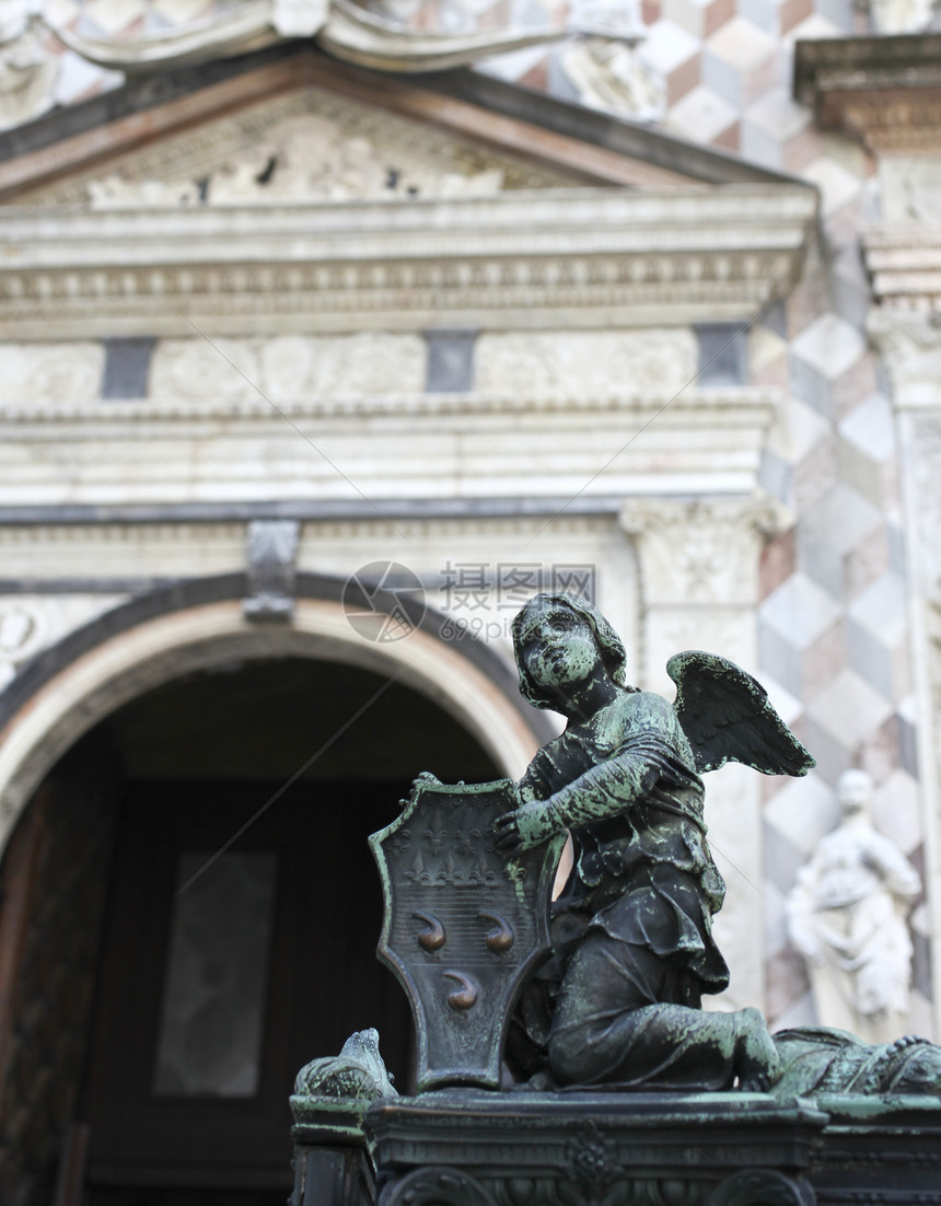 B区圣玛丽亚马吉奥雷的巴西利卡城门上的雕刻正方形城市雕塑遗产装潢记忆洗礼雕像广场大教堂图片