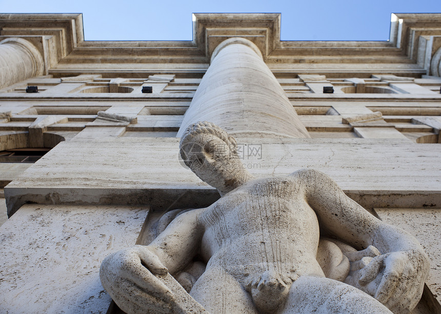 米兰交换大楼的男雕像柱子艺术记忆纪念碑广场历史歌剧古董工作历史性图片