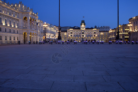 意大利意大利广场 里雅斯特正方形广场天际窗户反思风景建筑竖框旅游四方背景图片