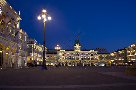 意大利意大利广场 里雅斯特广场旅游风景窗户建筑艺术竖框日落四方正方形背景图片