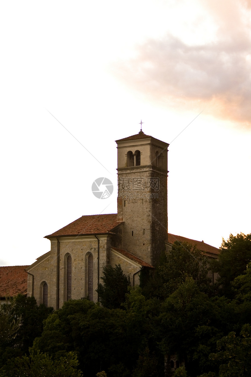 圣彼得罗和圣比亚吉奥的贝尔塔日落宗教植被钟声村庄历史艺术建筑学风格教会图片