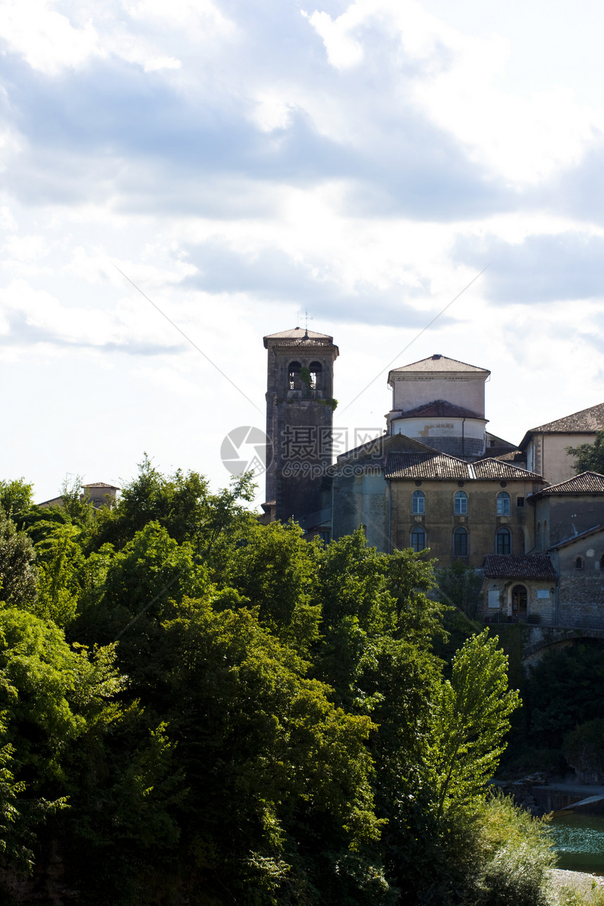 圣彼得罗和圣比亚吉奥的贝尔塔日落历史宗教植被风格艺术钟声建筑学教会村庄图片