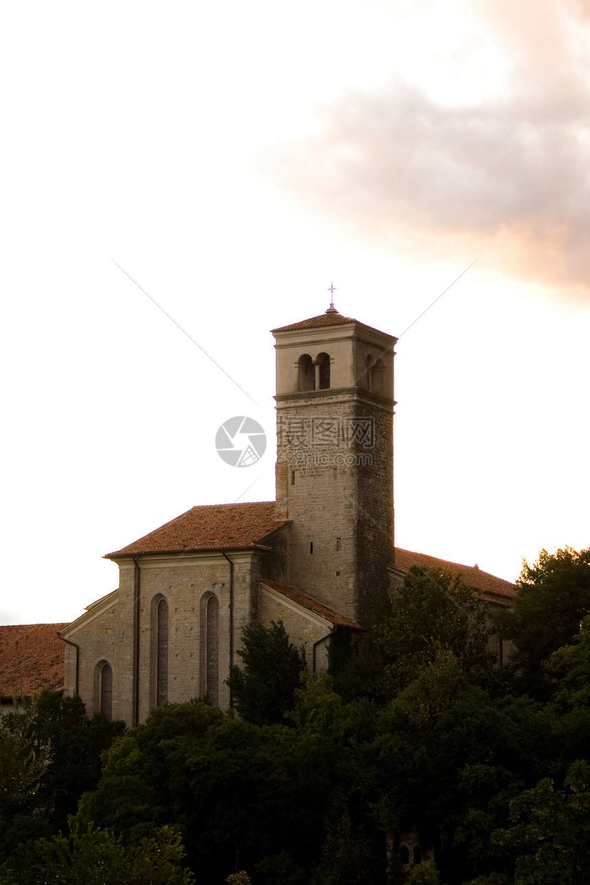 圣彼得罗和圣比亚吉奥的贝尔塔植被日落教会钟声宗教风格建筑学艺术历史村庄图片