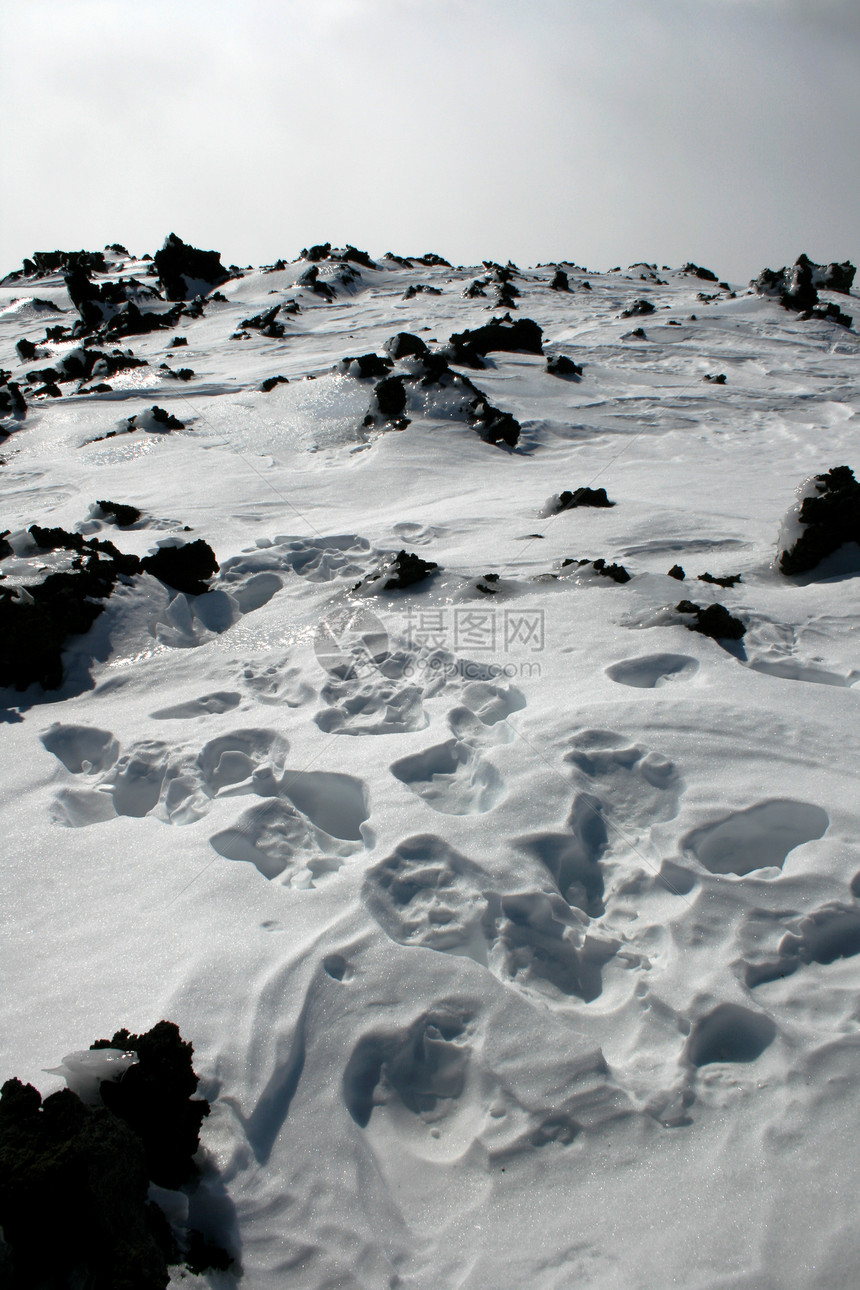 Etna 西西里火山被雪覆盖蓝色陨石岩石顶峰天空明信片滑雪者火山天堂踪迹图片