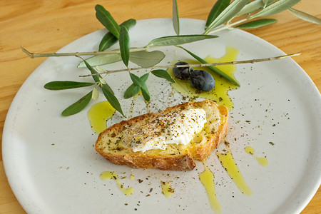橄榄绿背景面包 里冰塔 油油和橄榄油叶子脆皮团体树叶水果农场橄榄绿烹饪食物维生素背景