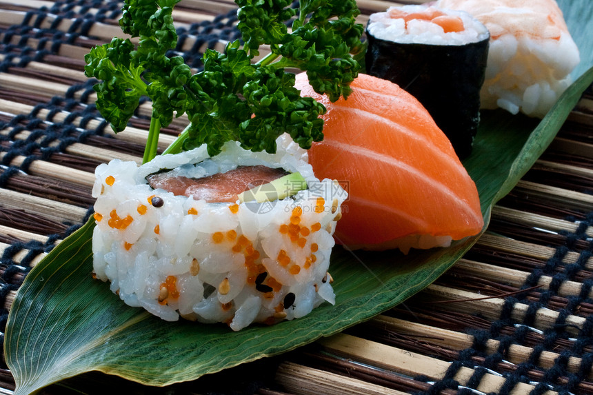 寿司用餐流动菜单美食传统情调午餐异国饮食食物图片