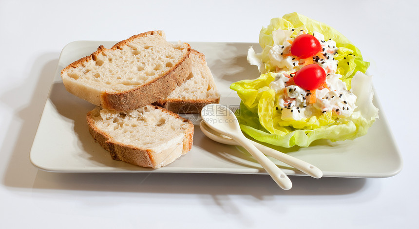 面包和新鲜沙拉盘子香料饮食草本植物蔬菜烹饪杂货美味叶子食谱图片