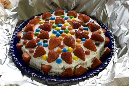 草莓蛋糕奶油托盘面团糕点糖果水果食物美食管理甜点高清图片