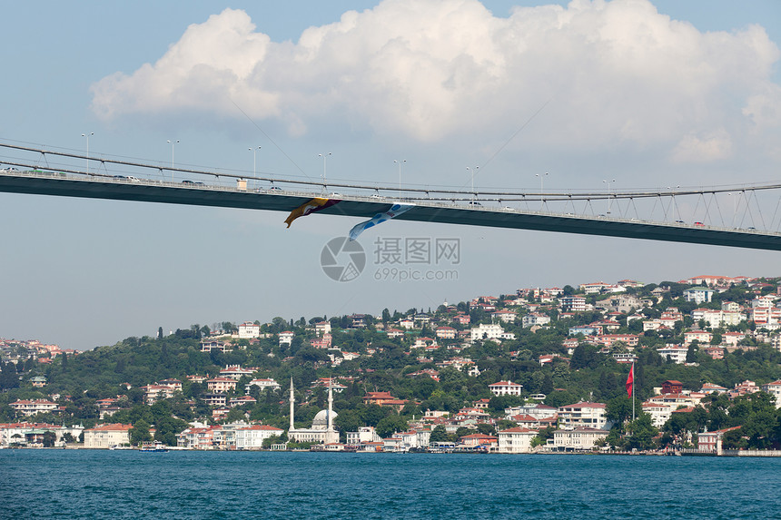 Istambul  连接欧洲和亚洲的博斯波鲁斯桥海峡火鸡城市地标工程电缆运输建筑物交通蓝天图片