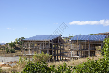 正在建造的房屋中的太阳能电池板发电太阳能阳光环境技术太阳系系统太阳能板活动半导体背景图片