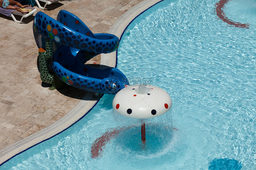 游泳池海洋假期闲暇天空休息蓝色热带海滩水池酒店图片