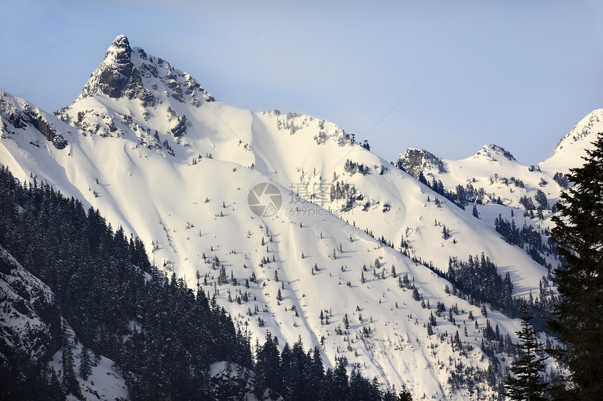 肯德尔佩克山雪山斯诺夸尔梅过华盛顿森林风景旅行爬坡崎岖生态天空地形树木季节图片