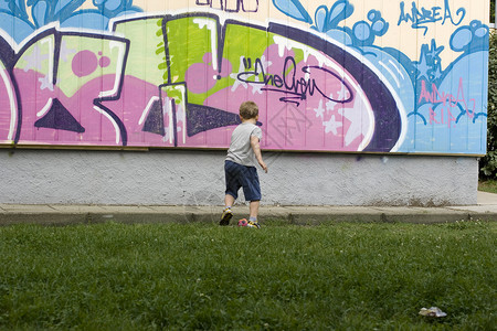 儿童玩球游戏运动训练艺术足球城市婴儿娱乐场地操场壁画背景图片