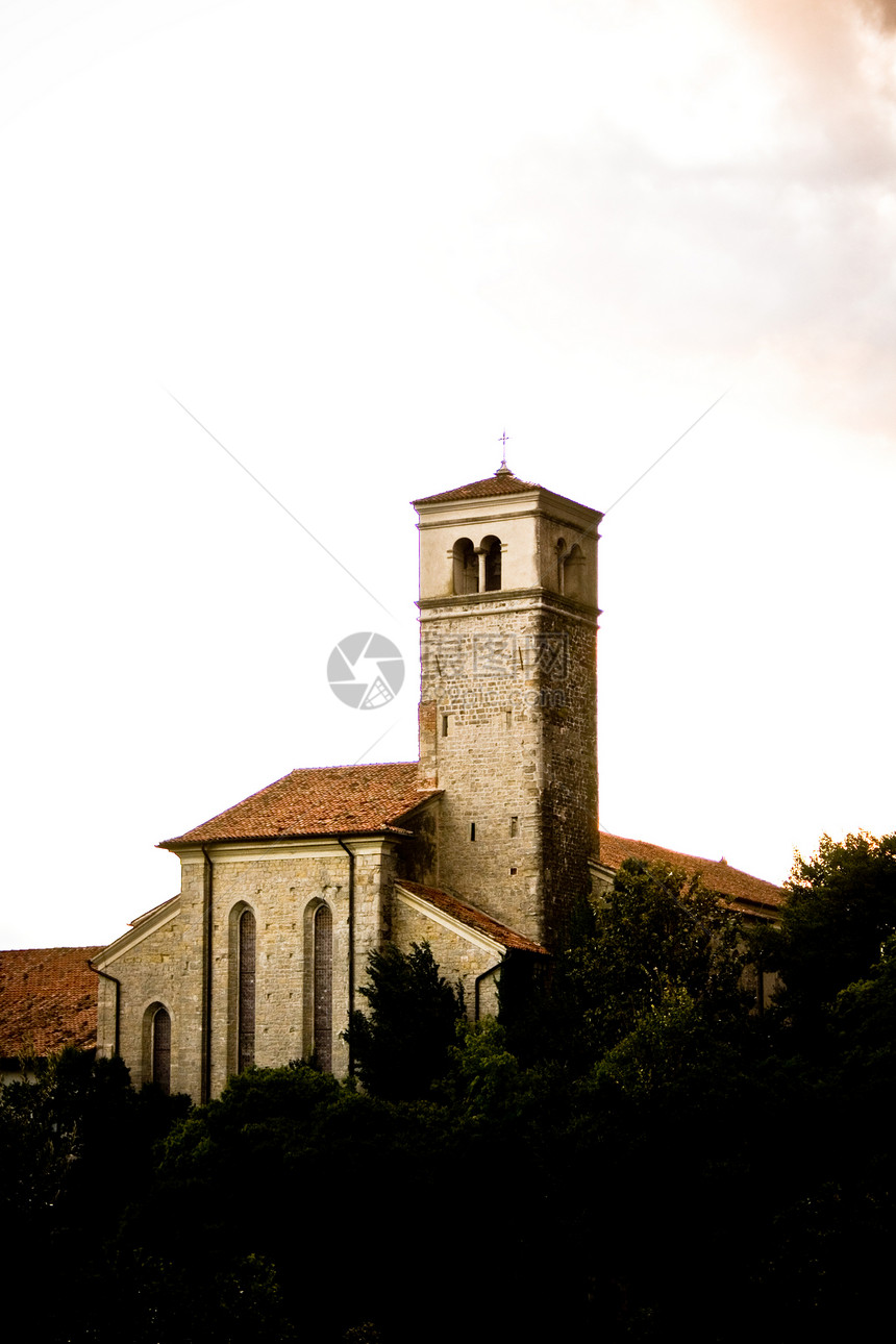 圣弗朗西斯科教堂的钟楼植被历史风格日落宗教村庄钟声教会建筑学艺术图片