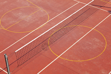 网球和篮筐游乐区高清图片