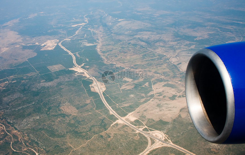 从飞机查看地平线旅游引擎航空公司空气旅行运输蓝色土地速度图片