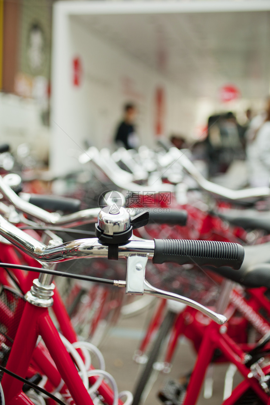 自行车共享公园生态运动城市民众红色机动性街道服务运输图片