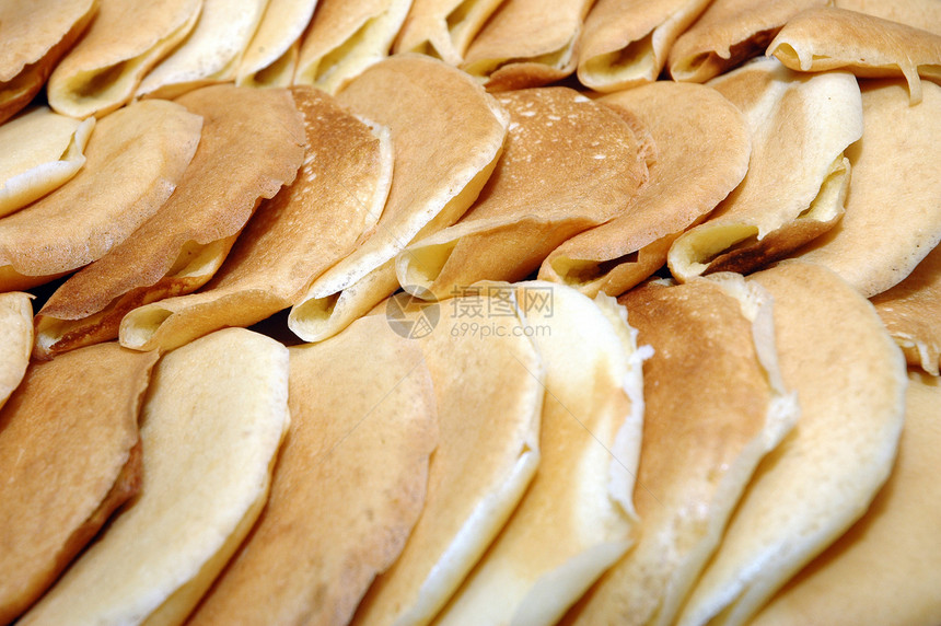 盘子上的煎饼排成一列小吃营养黄油食欲美食服务饼子蛋糕甜点烹饪图片