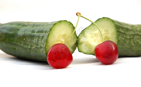 个别情况白上孤立的绿黄瓜白色水果烹饪营养蔬菜情况生产健康宏观整体性背景