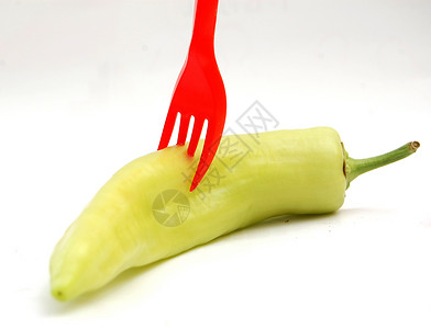 绿色辣椒和叉子背景图片