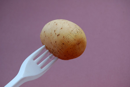 马铃薯金子用餐土豆食物食品午餐背景高热量酒吧白色背景图片