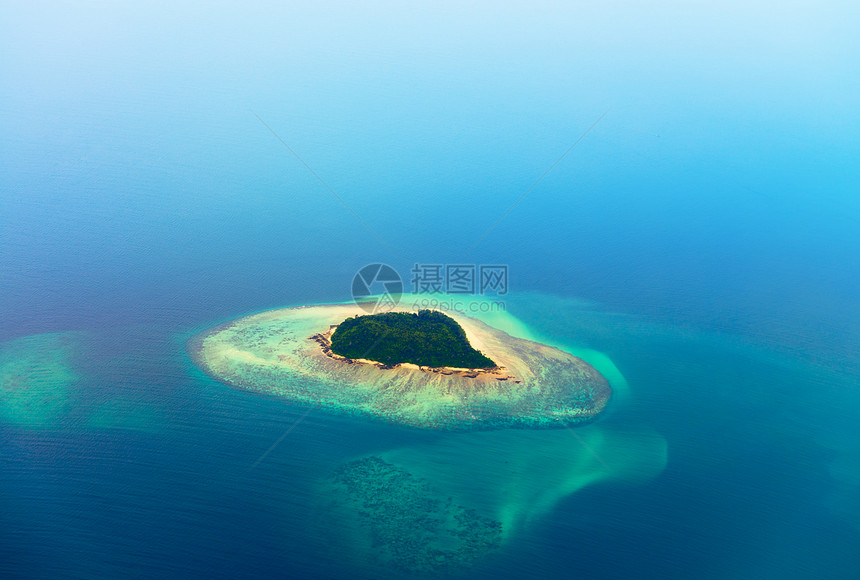 热带岛屿的空中观望假期旅游海岸蓝色珊瑚游客海峡鸟瞰图旅行海滩图片