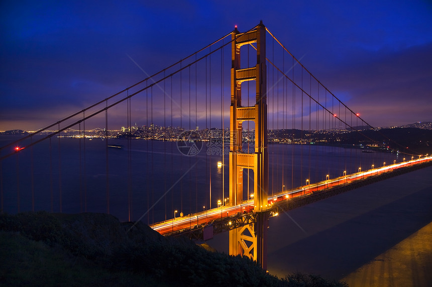 金门大桥 高山之夜 圣旧金山市的灯光图片
