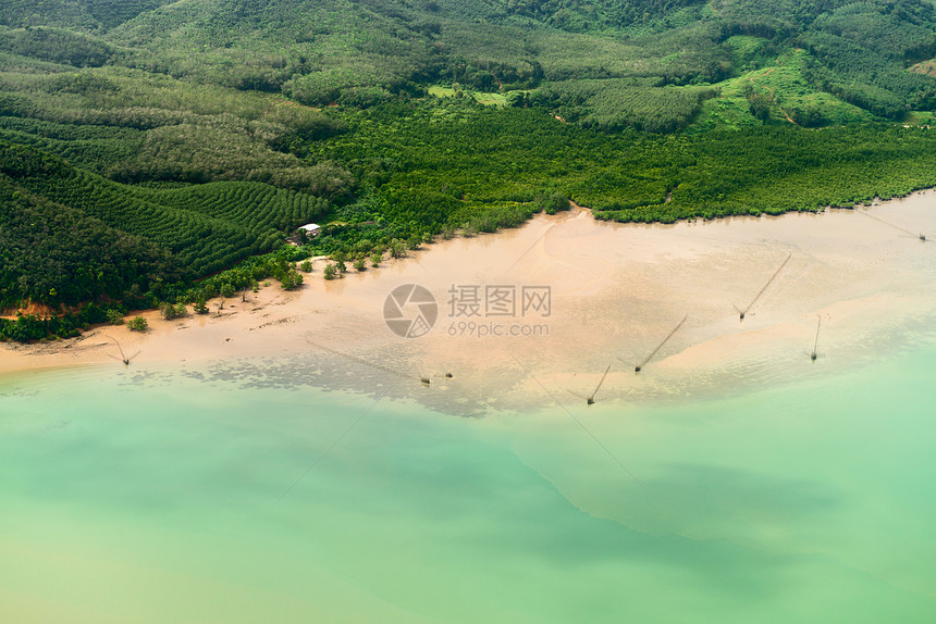 热带海岸的空中观察旅游天空蓝色支撑鸟瞰图空气森林珊瑚木头海滩图片