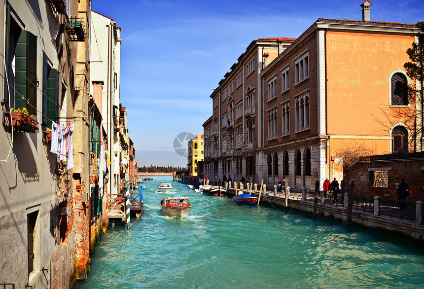 美丽的水上街道     意大利威尼斯情人运河缆车阳台建筑学汽艇港口太阳城市奶奶图片