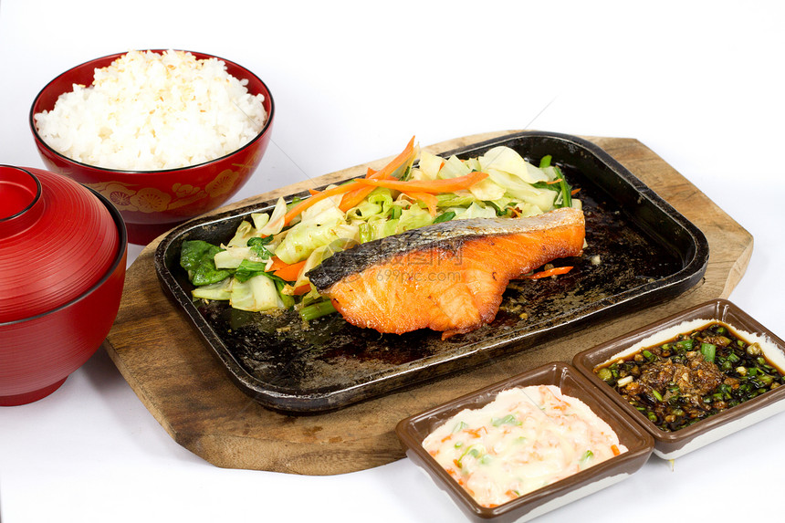 鲑鱼烧烤菜单盘子蔬菜芝麻炙烤食物营养美食牛扒午餐图片