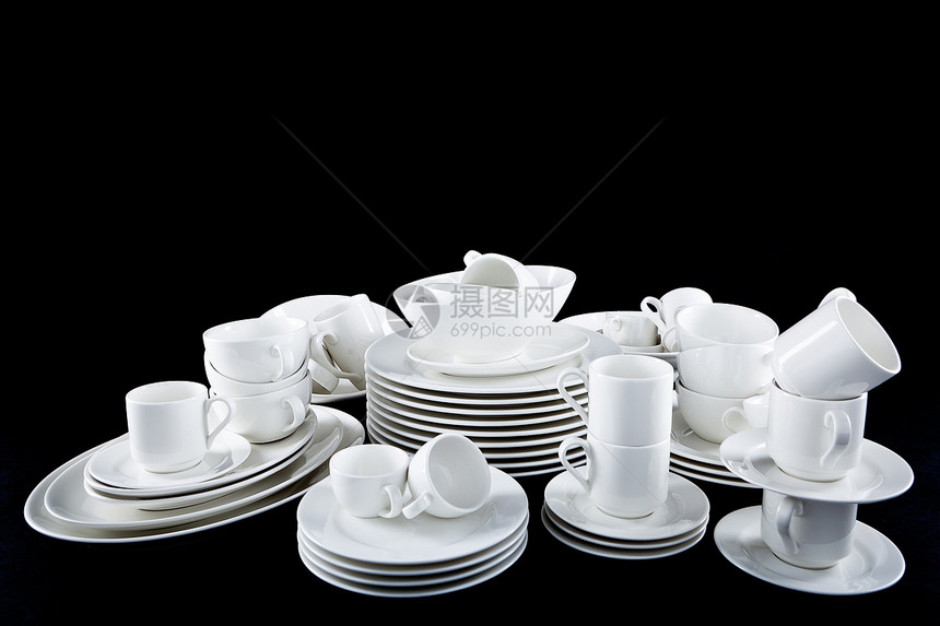 混合白色盘子杯和盘子 用黑色隔绝的咖啡美食烹饪杯子食物宴会饮食团体陶瓷制品图片