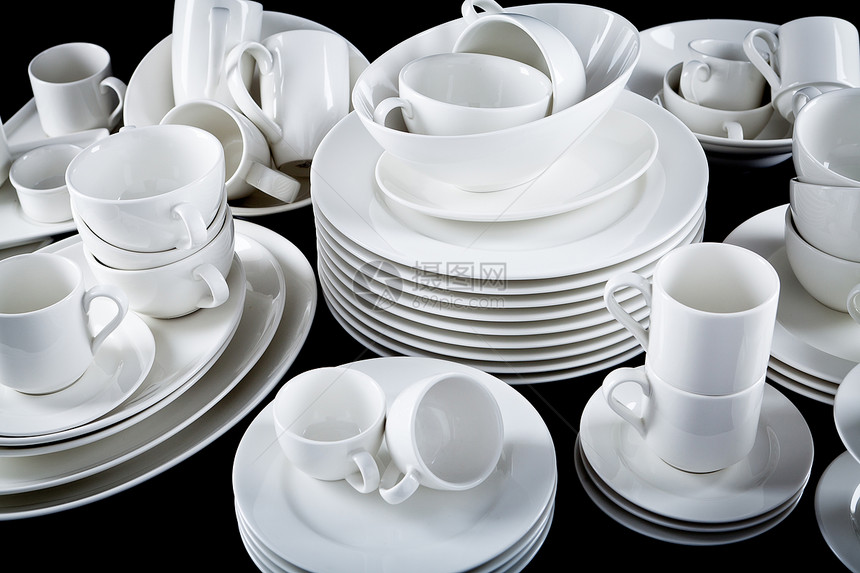 混合白色盘子杯和盘子 用黑色隔绝的美食团体餐具桌子午餐食物饮食烹饪用具咖啡图片
