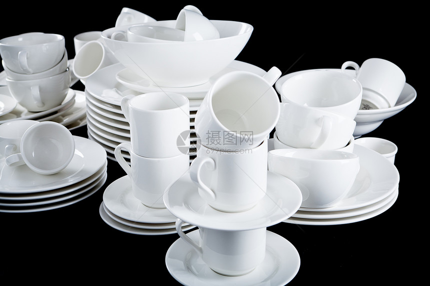 混合白色盘子杯和盘子 用黑色隔绝的杯子午餐烹饪厨具制品早餐餐厅厨房食物宴会图片